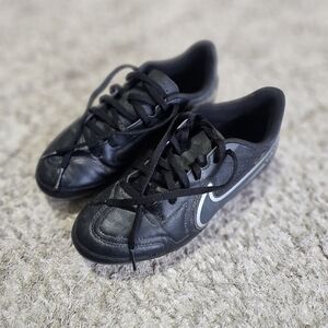 Nike Tiempo Legend Boys 5.5 US Youth Soccer Cleats